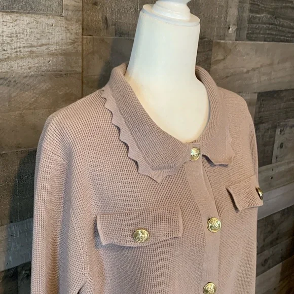 Tahari Sweater Jacket with Peter Pan collar and gold buttons - Picture 5 of 16